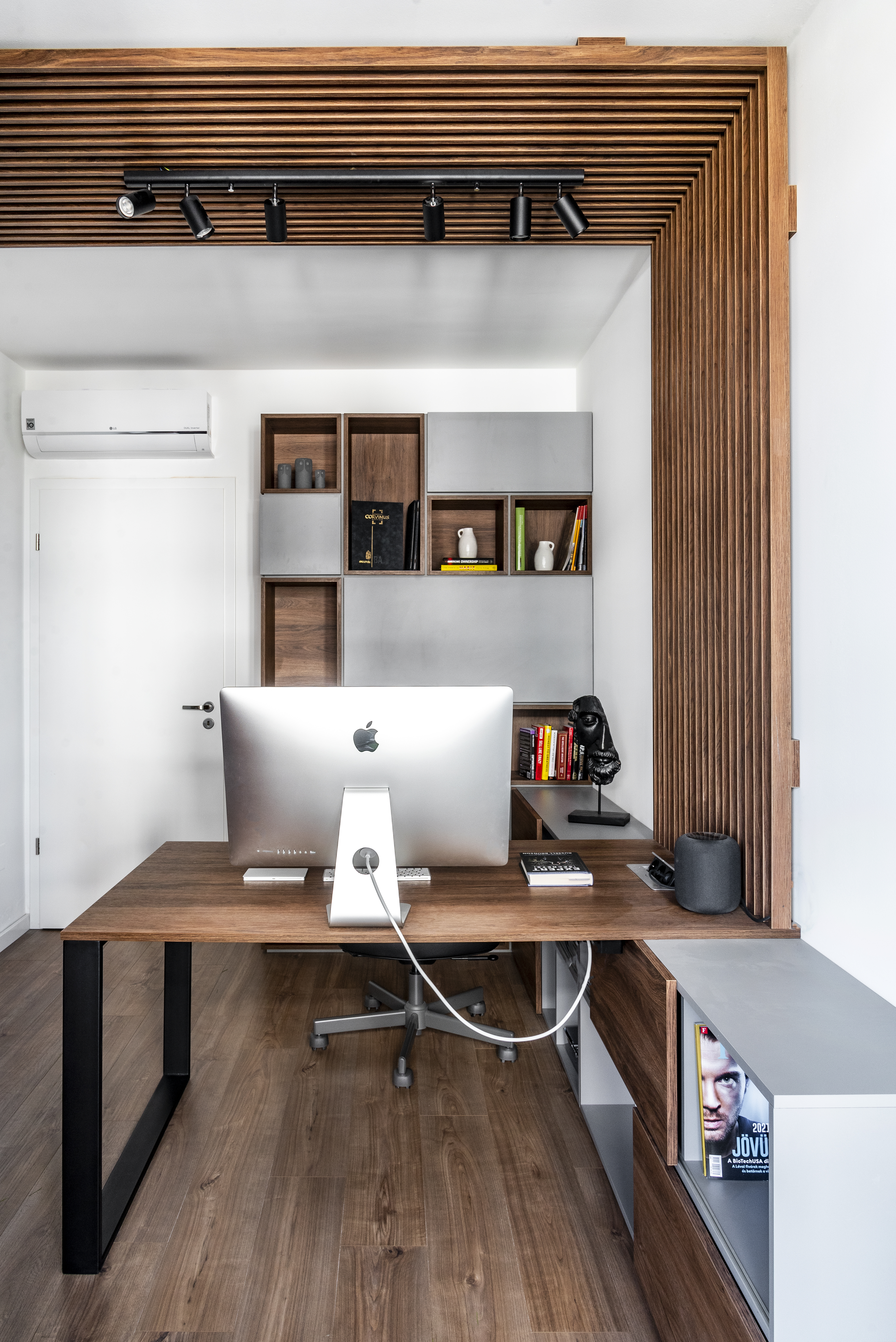 Modern Office Hub